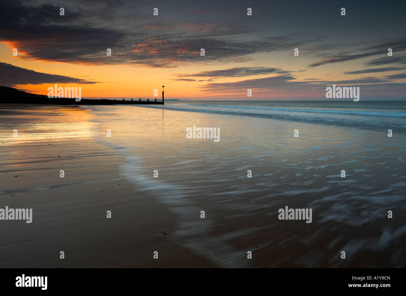 Sunrise di fronte alla spiaggia a Bournemouth Dorset Foto Stock