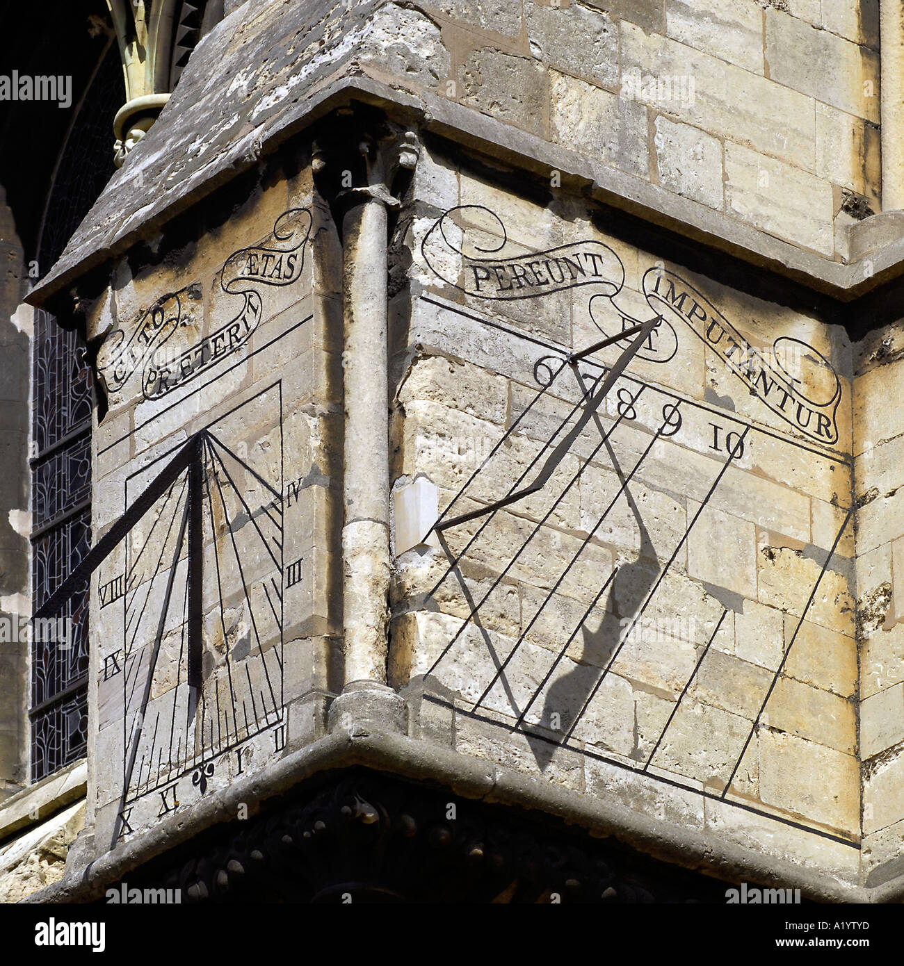 Meridiana sul lato sud della Cattedrale di Lincoln Foto Stock