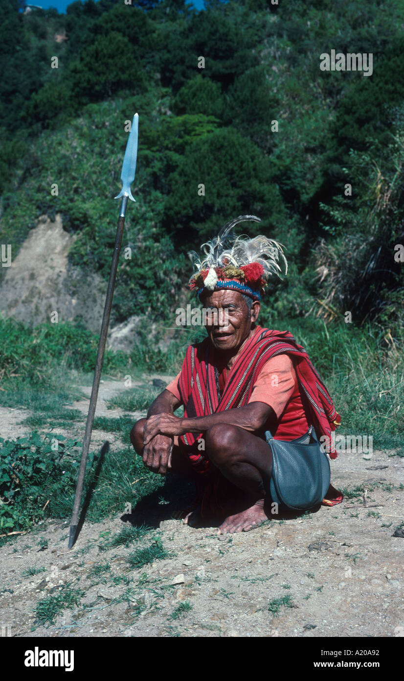 Ifugao tribesman con lancia Banaue nord Isola di Luzon nelle Filippine Foto Stock
