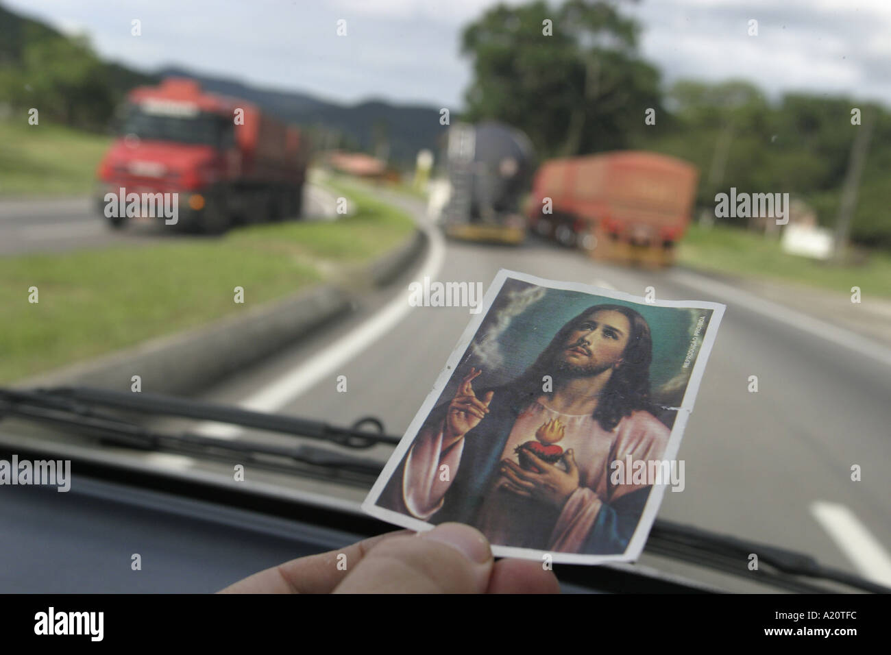 Icona religiosa di Gesù Cristo all'interno del carrello su strada di Paranagua, Brasile Foto Stock