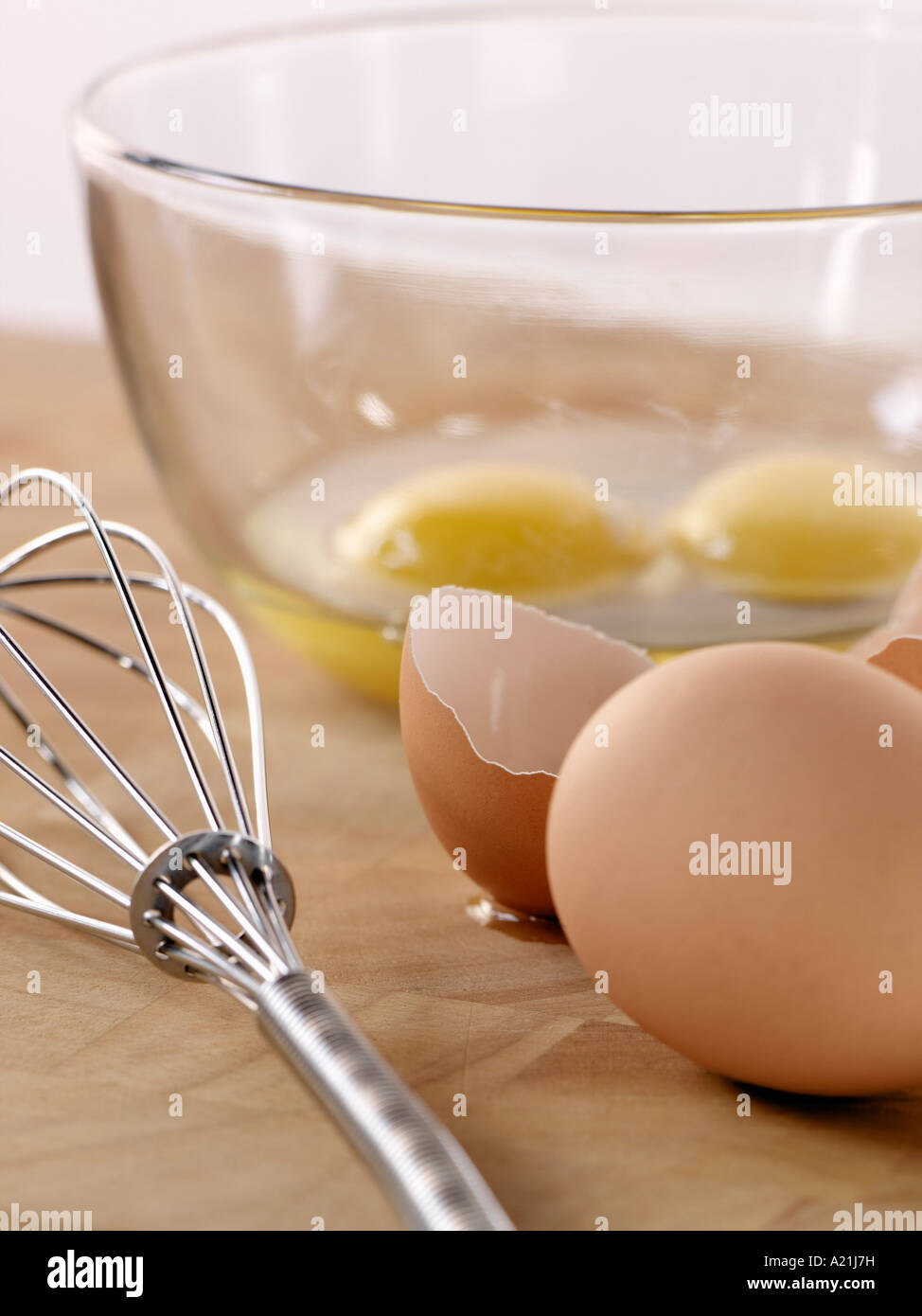 Uova e frusta Foto Stock