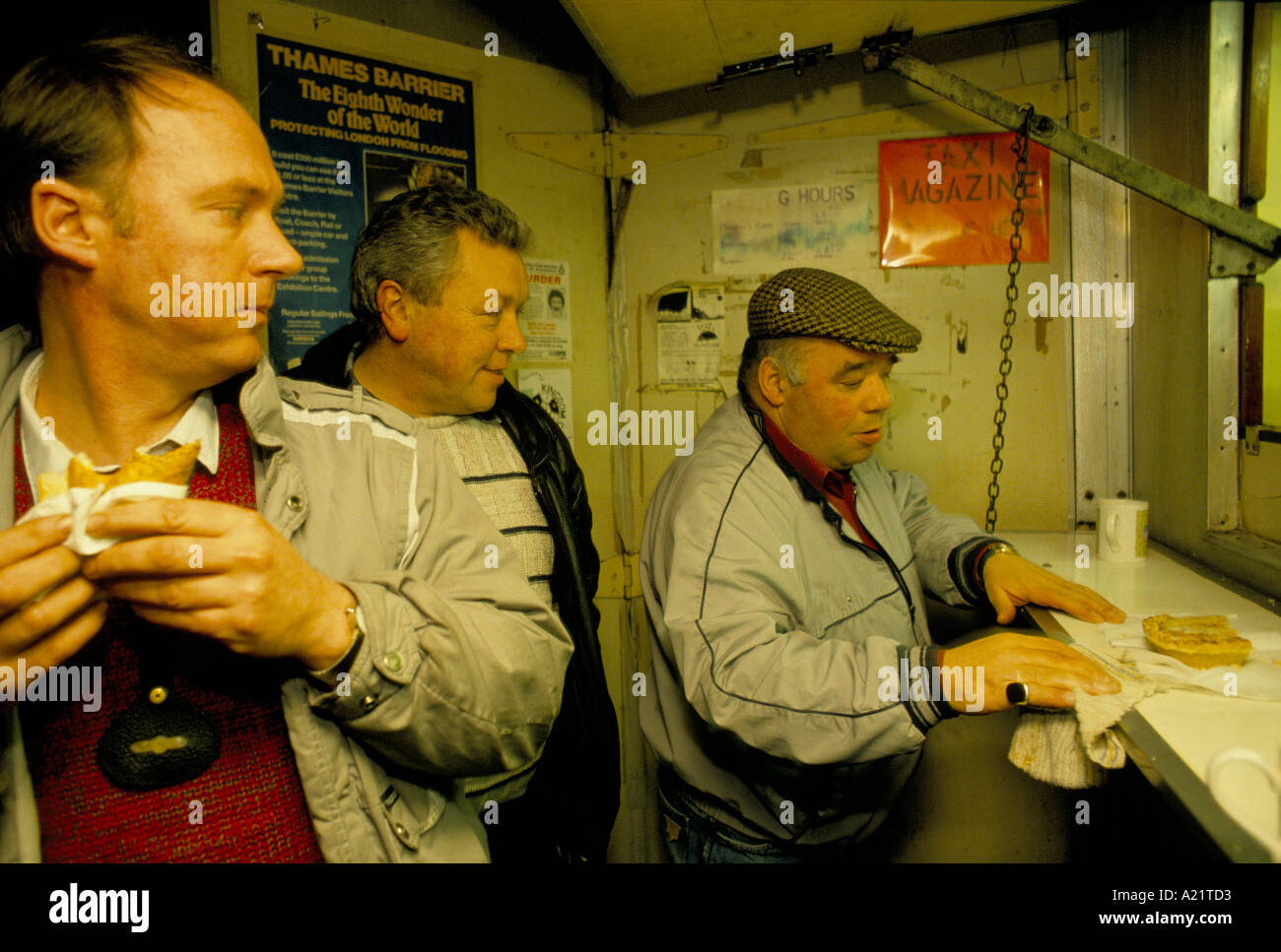 Londra cabbies prendere un tea break, Paddington, London, Regno Unito Foto Stock