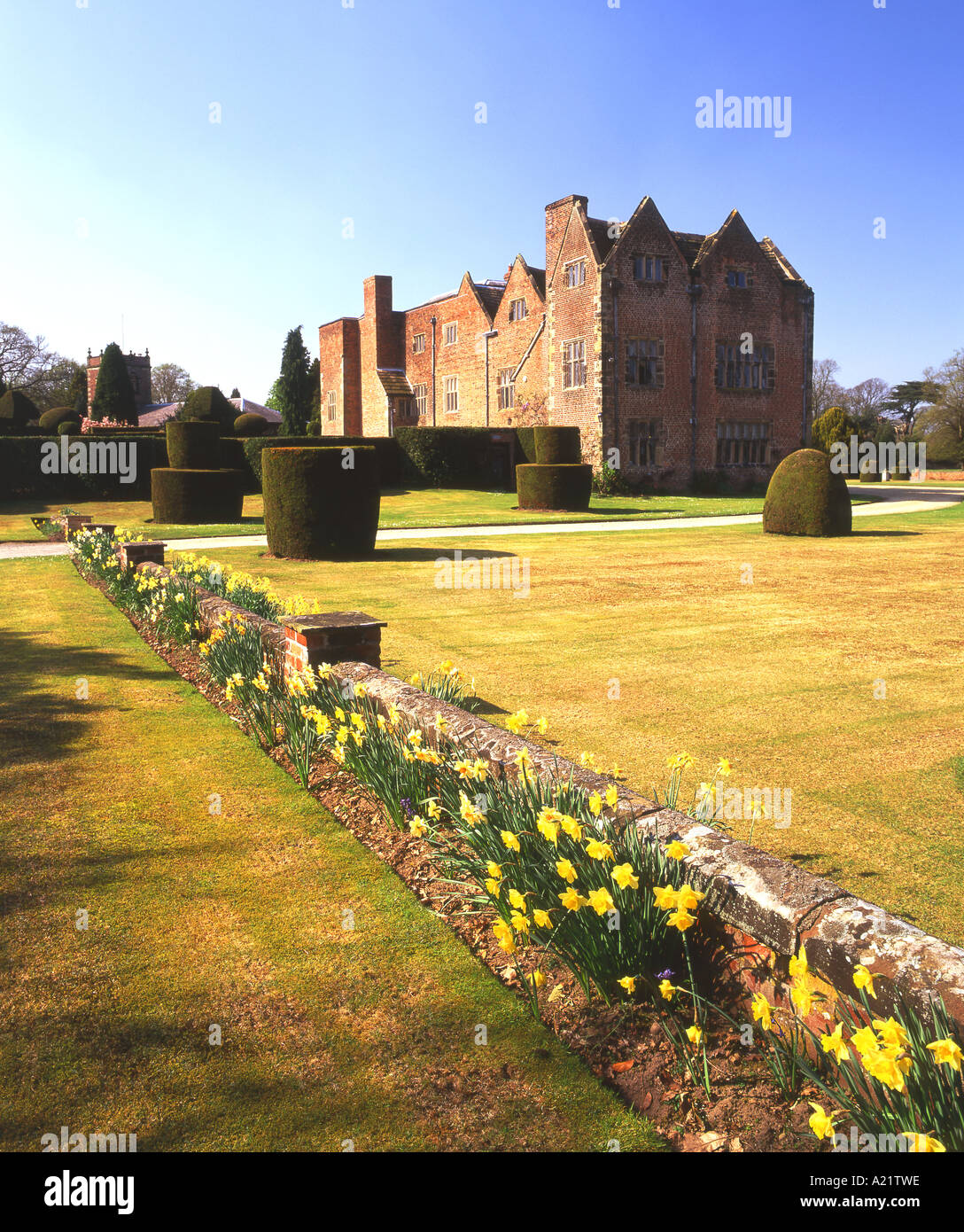 Peover Hall in primavera, Over Peover, vicino a Knutsford, Cheshire, Inghilterra, Regno Unito Foto Stock