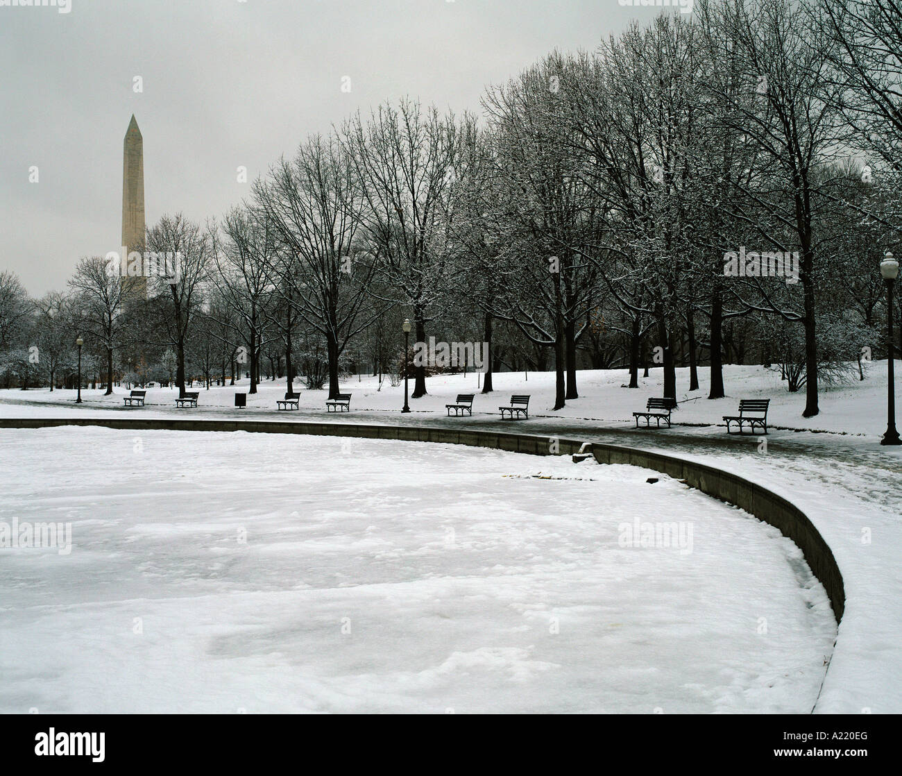 Costituzione i giardini e il Monumento a Washington in inverno a Washington DC Foto Stock
