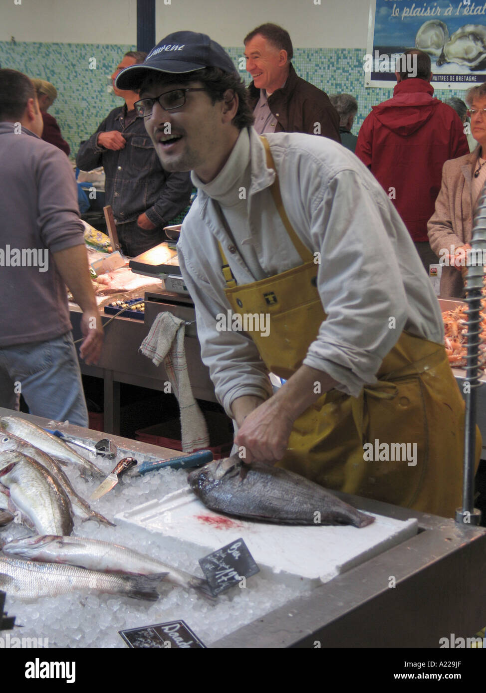 Pesce per la vendita in un mercato francese Foto Stock