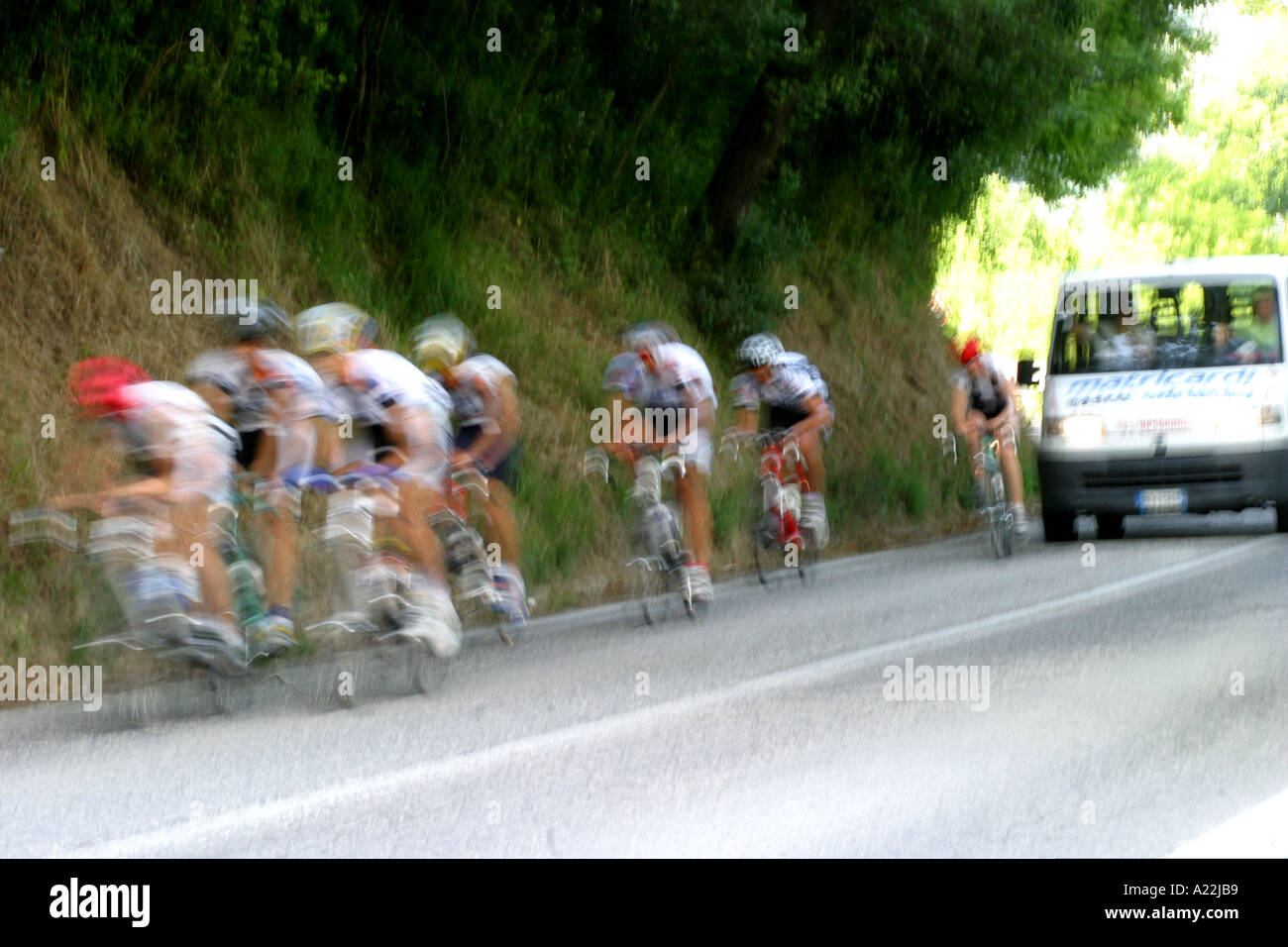 Il ciclismo è uno sport popolare in Italia con numerosi club e gare su strada. Foto Stock