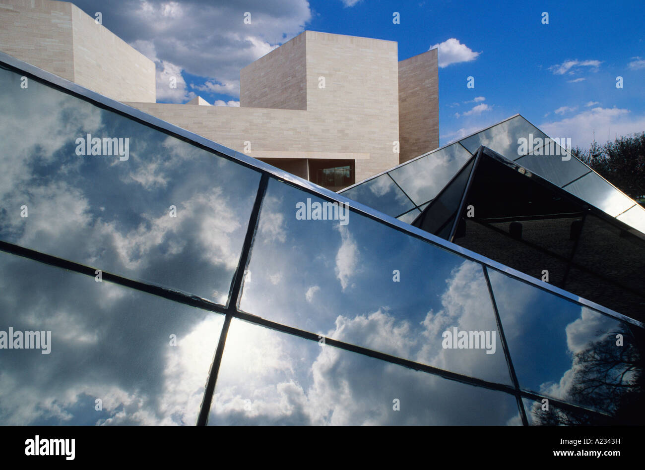 Washington DC, facciata esterna dell'ala est della National Gallery of Art, architetto i M Pei. Architettura moderna, punto di riferimento nazionale, museo, Stati Uniti Foto Stock