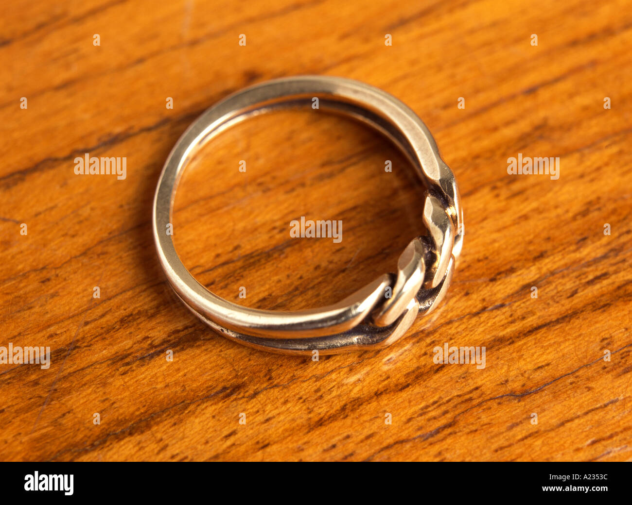 un anello d'oro Foto Stock