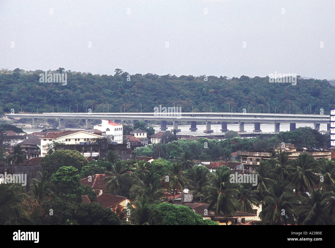 Ponte sul fiume Mandovi. Panaji, Goa, India. Foto Stock