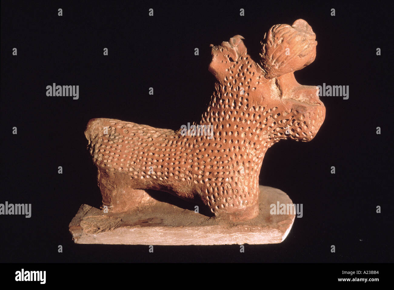 Figurina umana realizzata con la tecnica di schiacciamento. Data: 100 A.D. Foto Stock