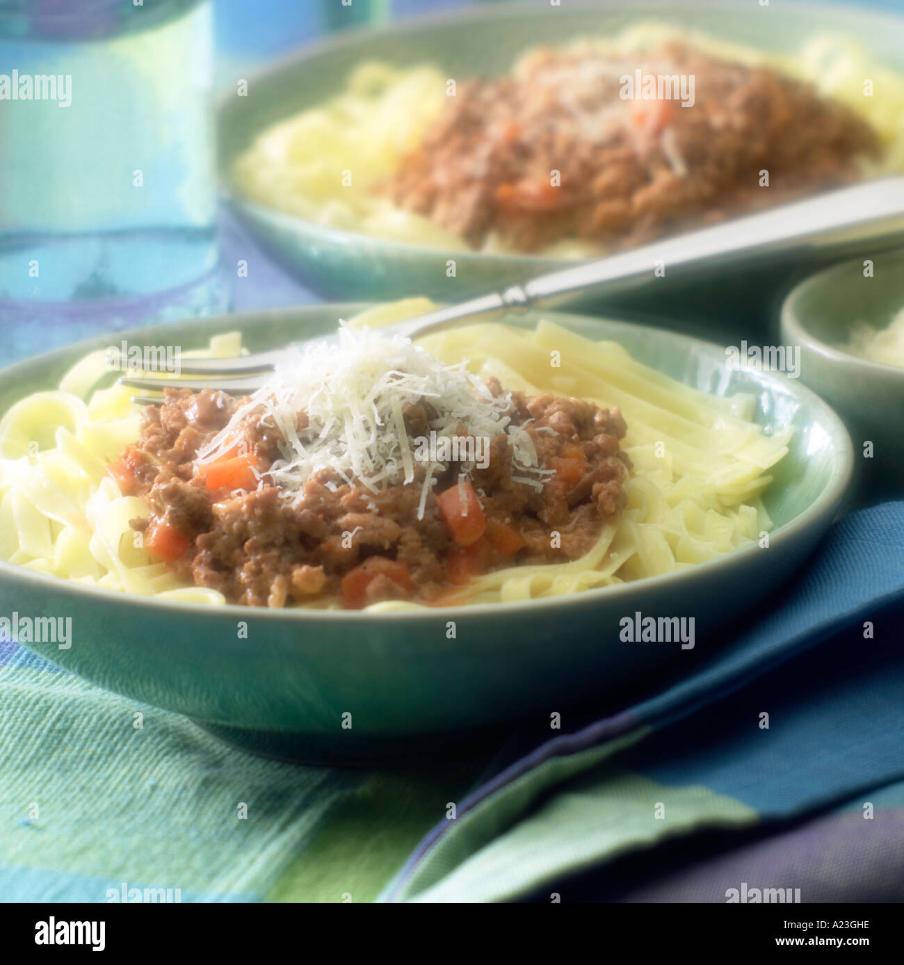 Ragu bolognese con spaghetti di parmigiano grattugiato Foto Stock