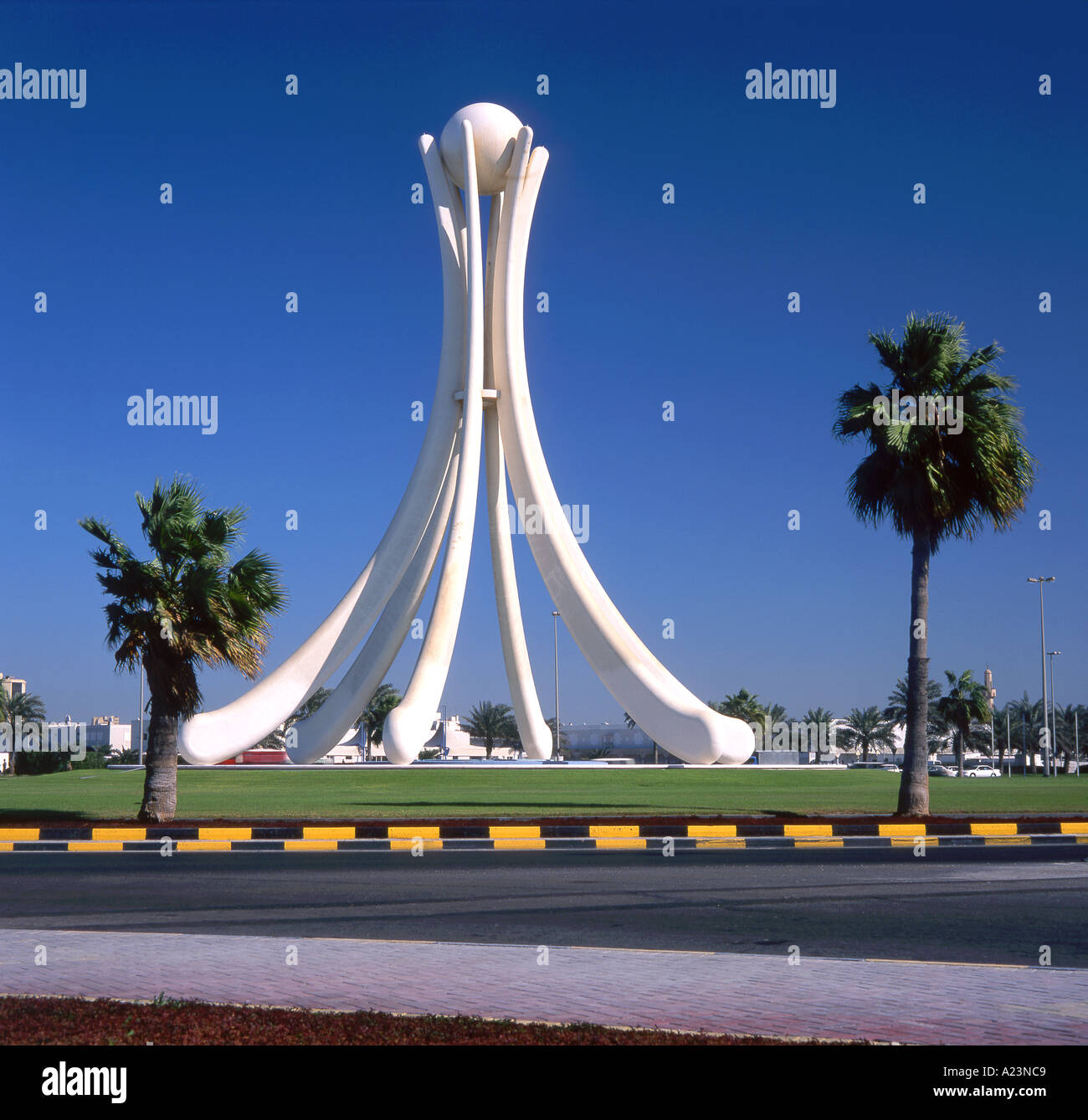 La Perla rotonda re Faisal Highway Manama Bahrain Golfo Persico Medio Oriente Foto Stock