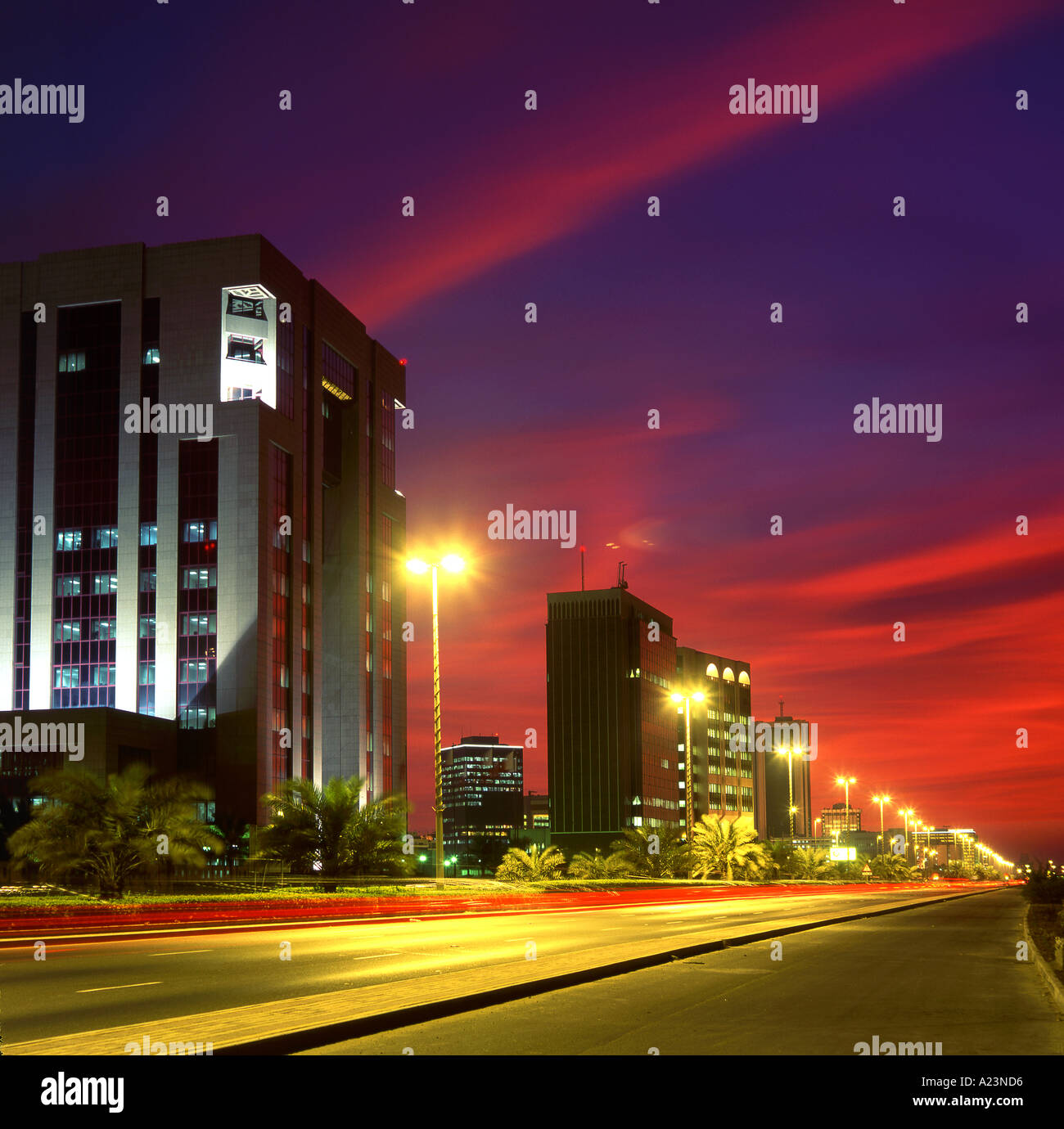 La King Faisal Highway al tramonto, Manama, Bahrain, Golfo Persico, Medio Oriente Foto Stock