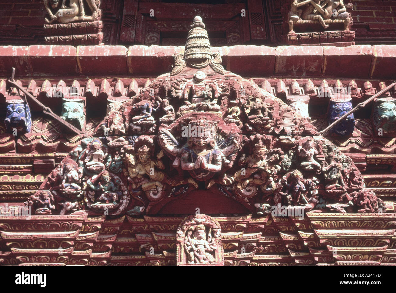 Jagannath tempio vicino Hanuman Dhoka. Dettaglio di facciata. Kathmandu, Nepal. Foto Stock