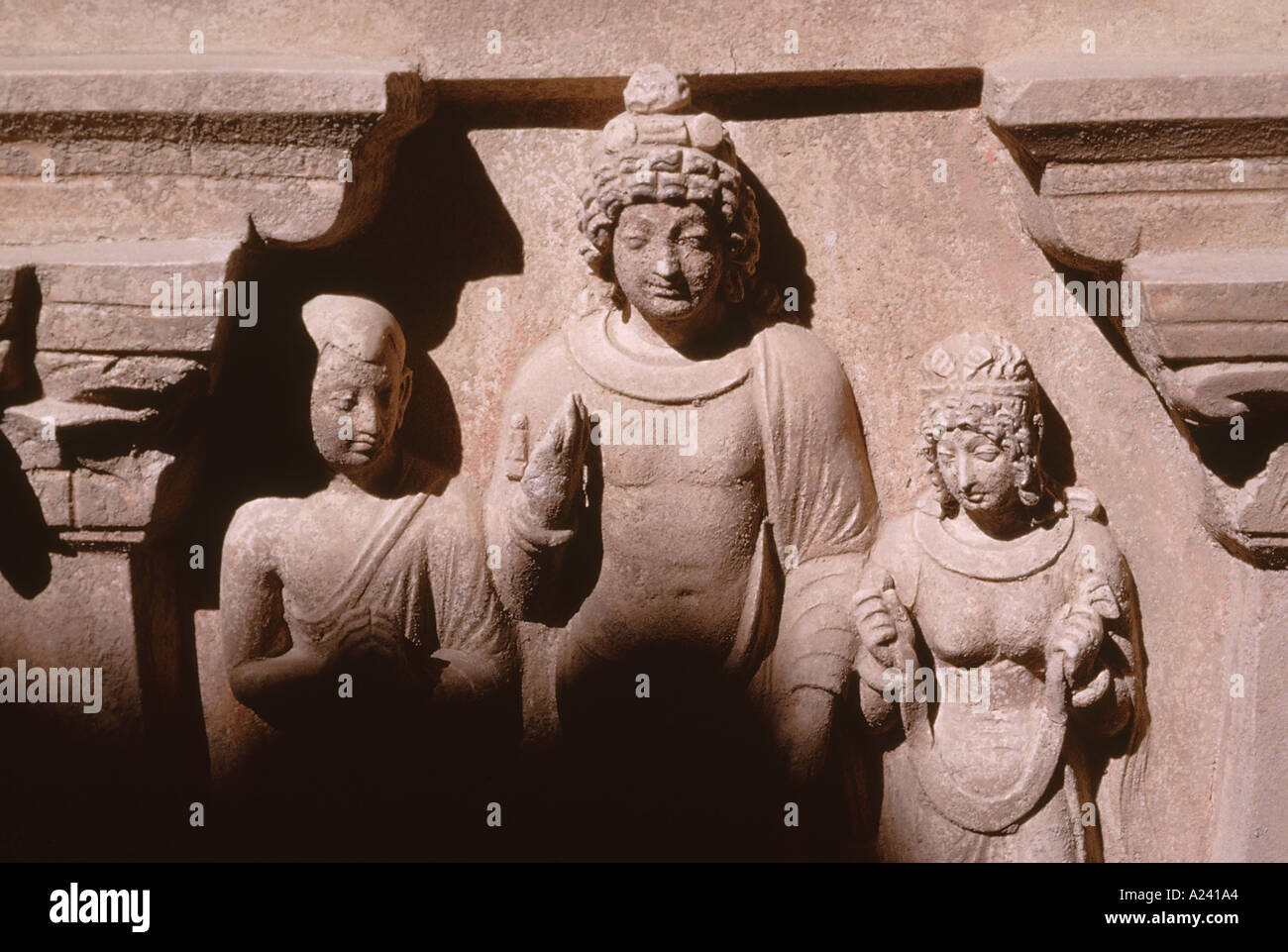 Statua di Budda con gli operatori. Hadda tepe shuter, stupa 19. L'Afghanistan. Foto Stock
