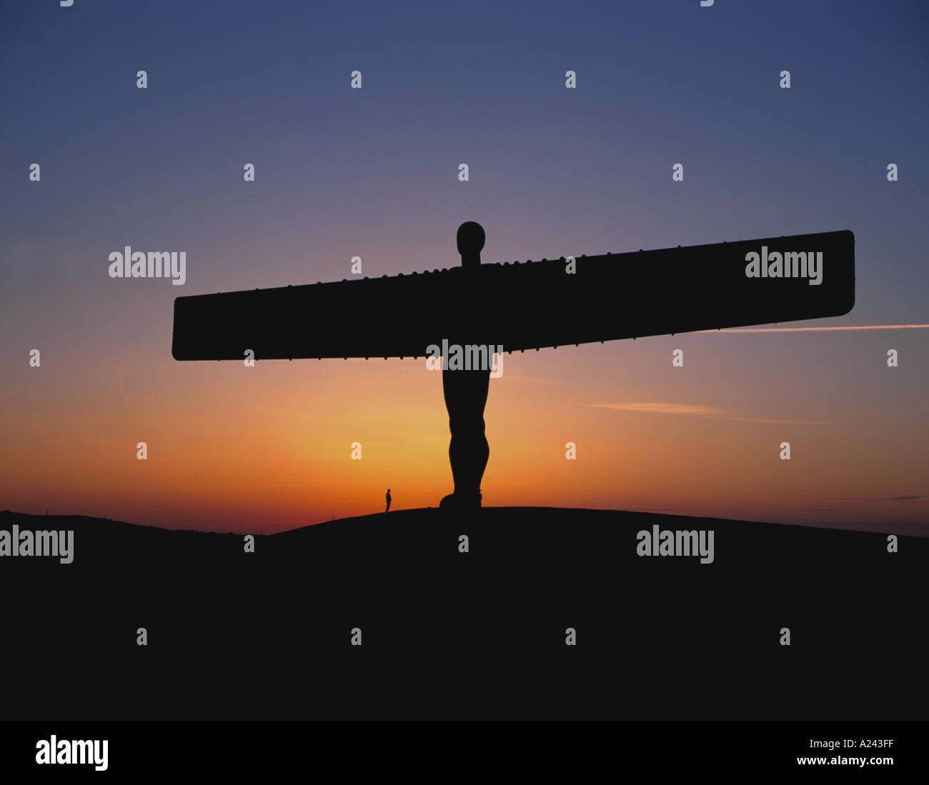 L'angelo del Nord (scultore Antony Gormley) al tramonto, Gateshead, Tyne and Wear, Inghilterra, Regno Unito. Foto Stock