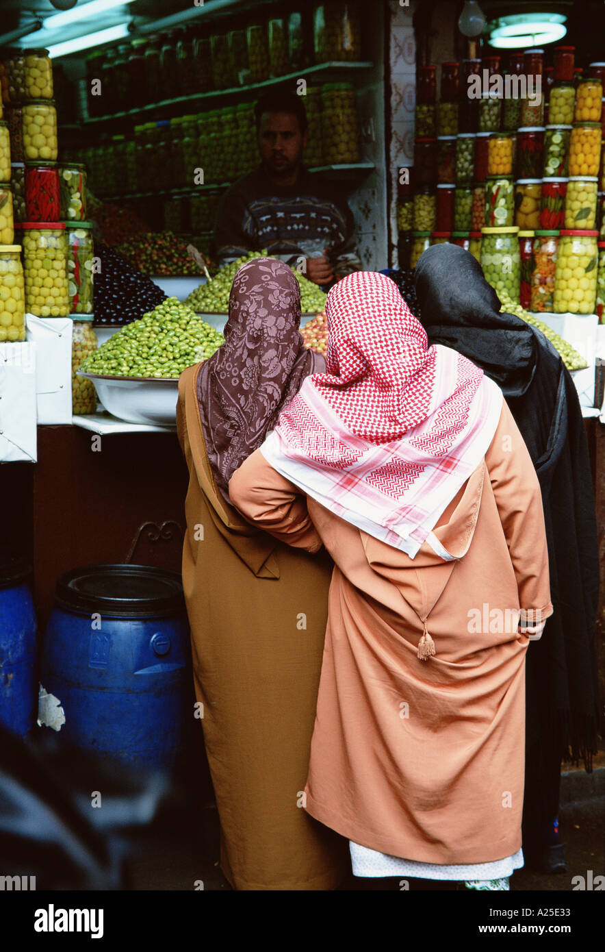 Le donne al souk di Marrakech marocco Foto Stock