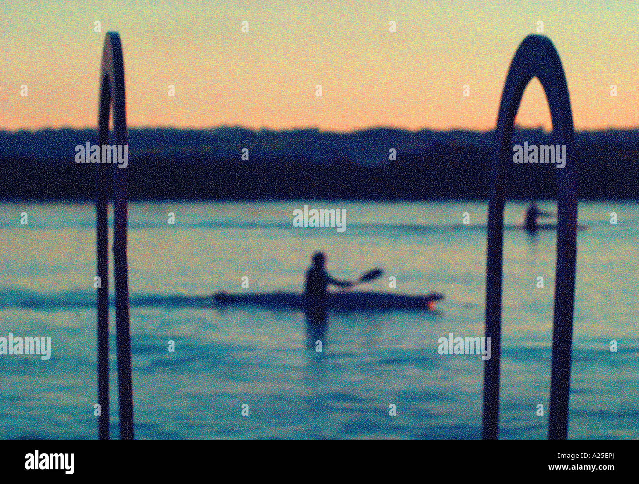 Canoisti Kayak su Hayle estuario West Cornwall Regno Unito Foto Stock