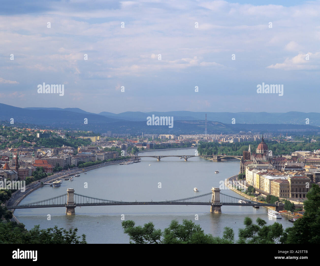 Il Fiume Danubio e il Ponte della Catena vista aerea. Budapest Ungheria Europa Foto Stock