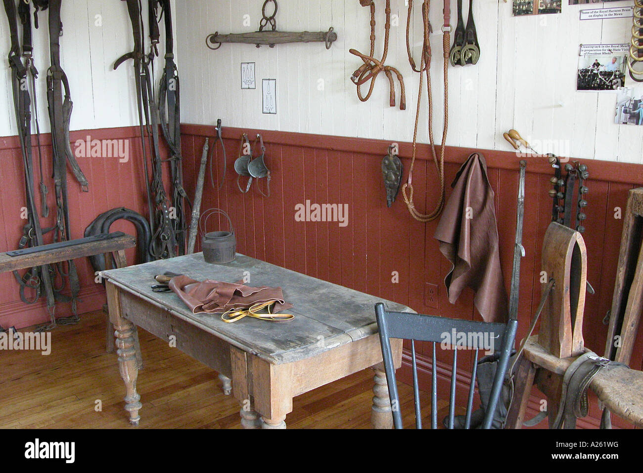 All'interno della cucina di un inizio di American log cabin home circa 1900 Michigan Foto Stock