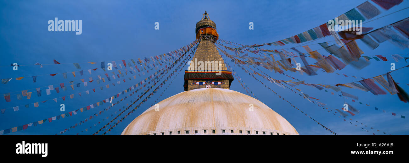 Stupa Bodnaith con la preghiera le bandiere di Katmandu Nepal Asia Foto Stock