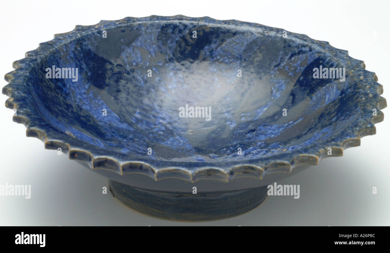 Ceramiche fatte a mano studio arte argilla modellata ciotola piatto in ceramica pentola REGNO UNITO Foto Stock