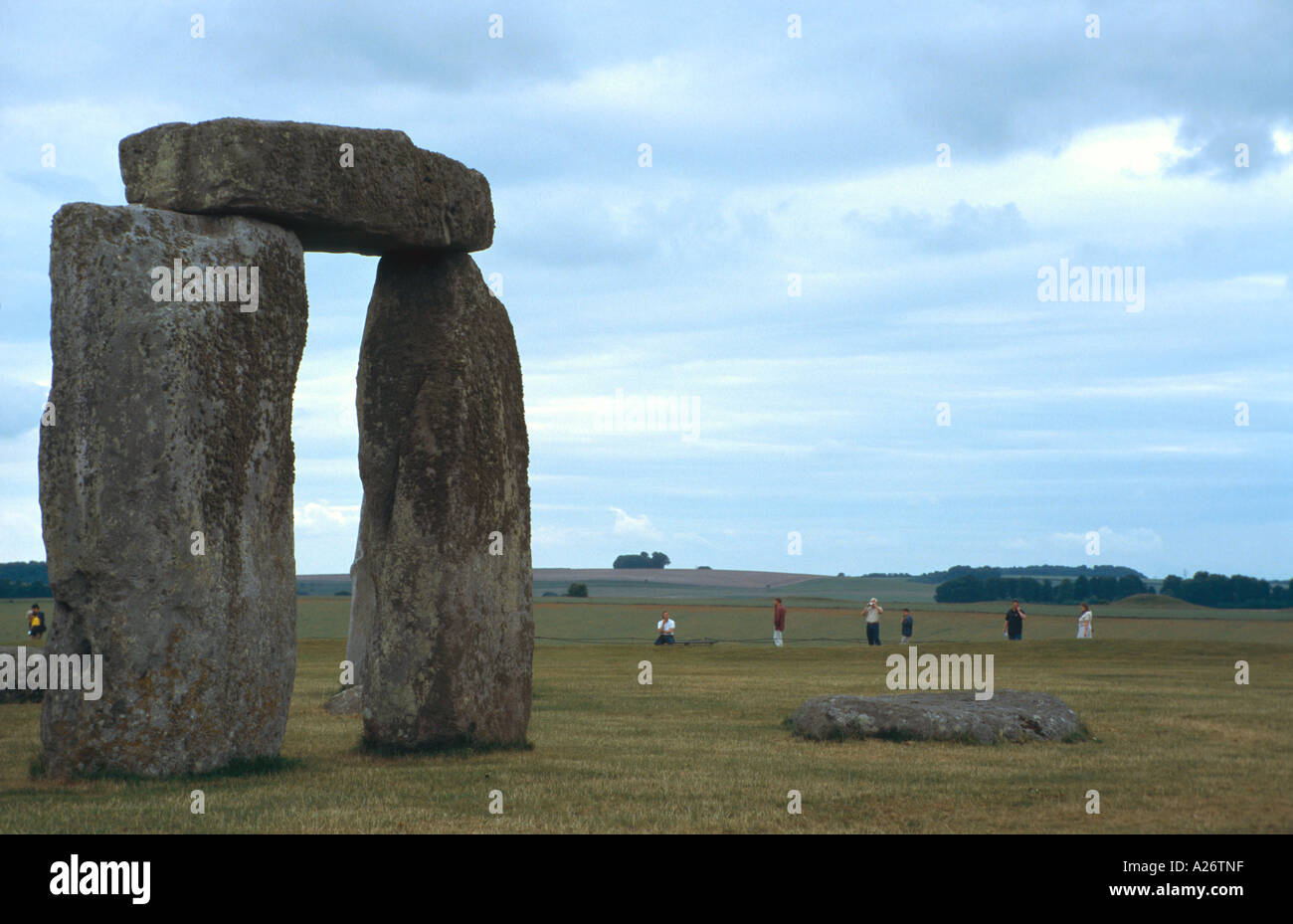 Stonehenge cerchio di pietra sotto un cielo impressionante Foto Stock