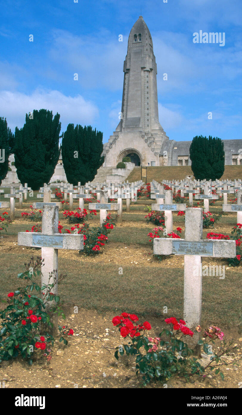 Prima mondiale di un cimitero di guerra Douaumont Verdun Lorraine Francia Foto Stock
