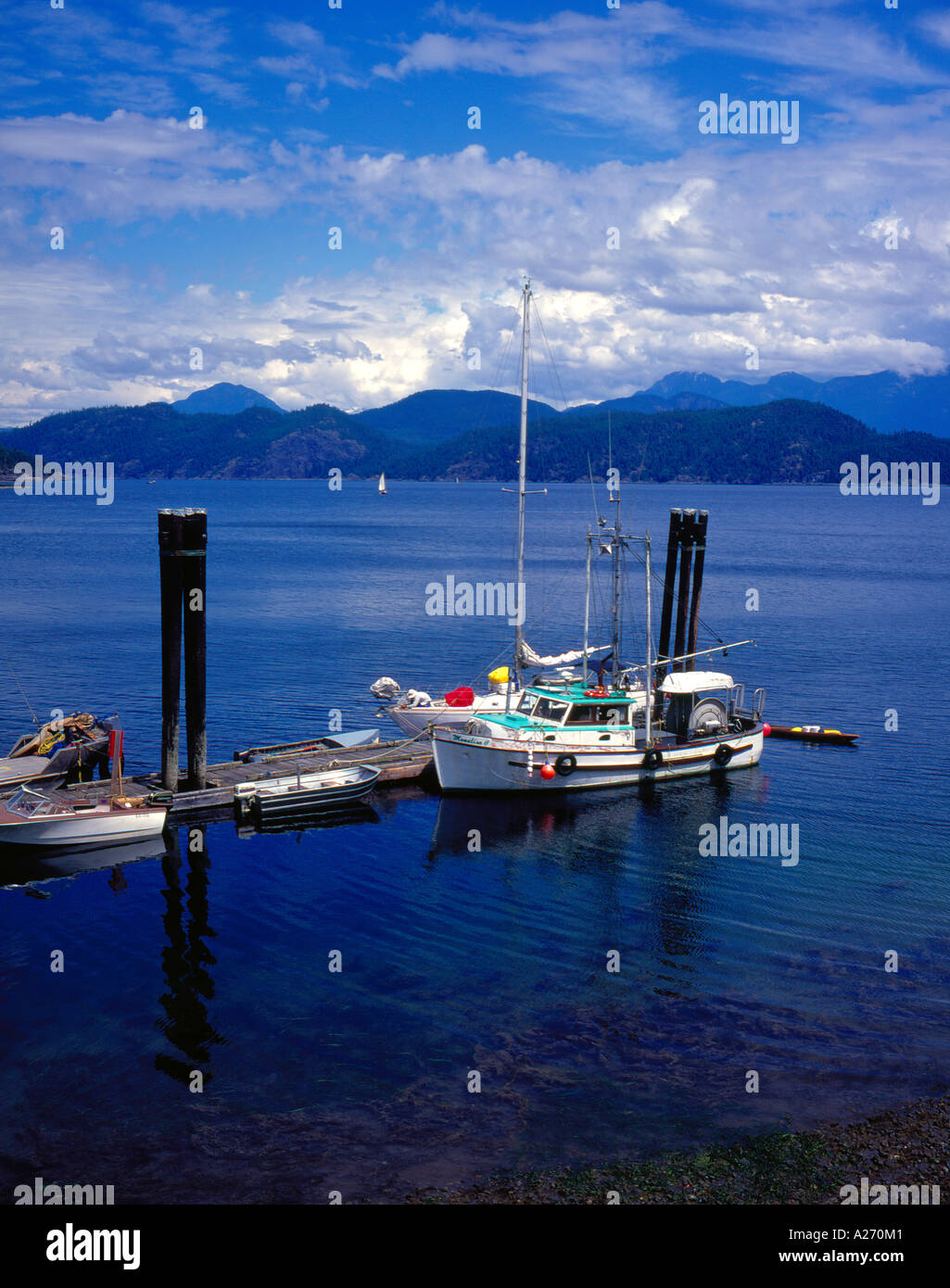 Imbarcazione a vela in Isola di Quadra, British Columbia, Canada. Foto di Willy Matheisl Foto Stock