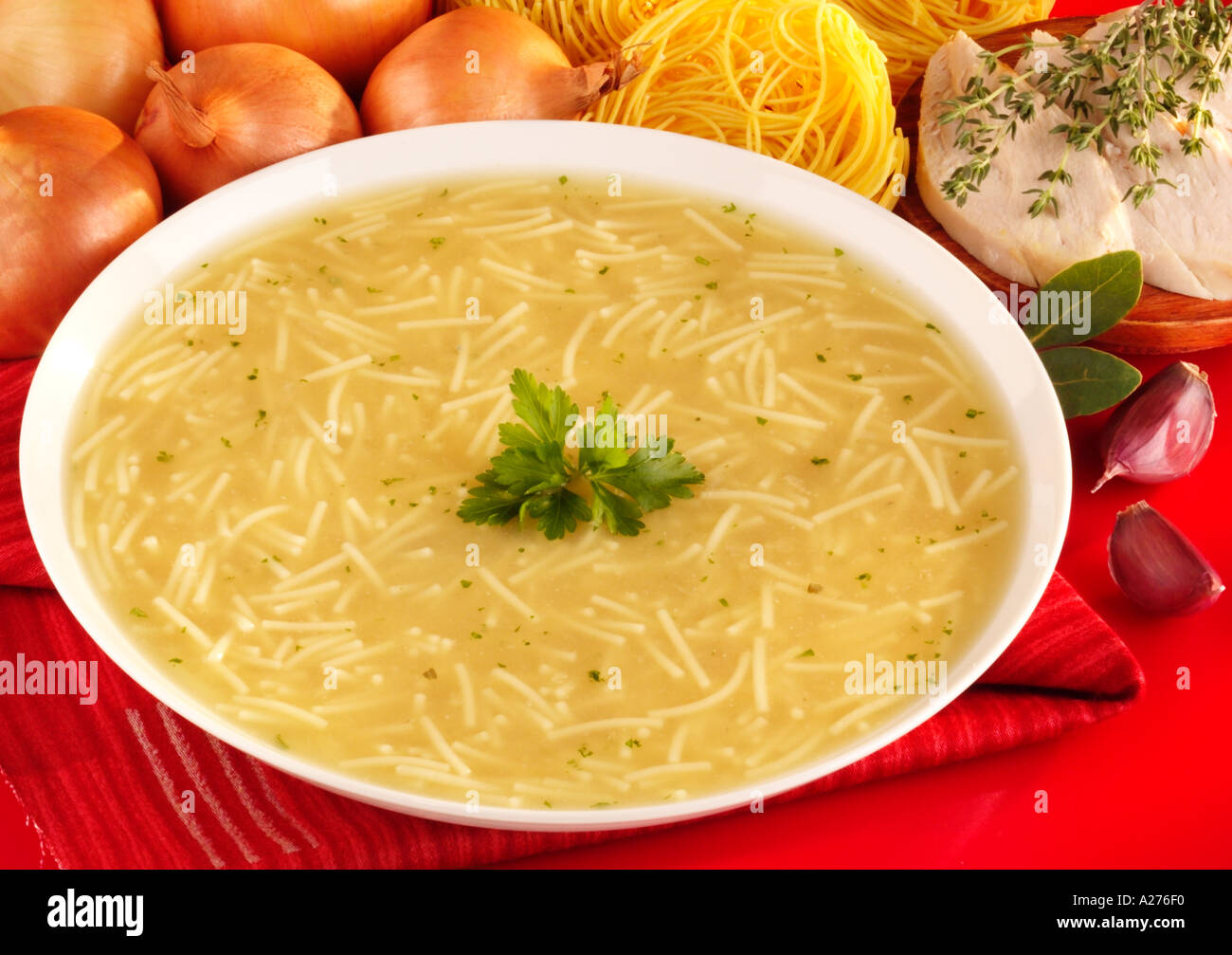 Zuppa di noodle al pollo Foto Stock
