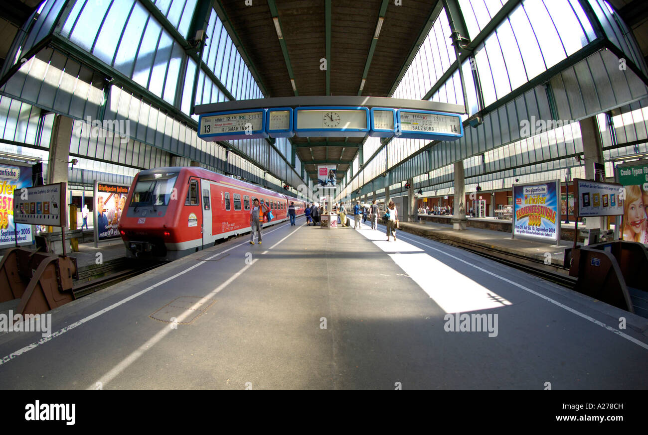 La stazione principale di Stoccarda, Baden-Wuerttemberg, Germania Foto Stock