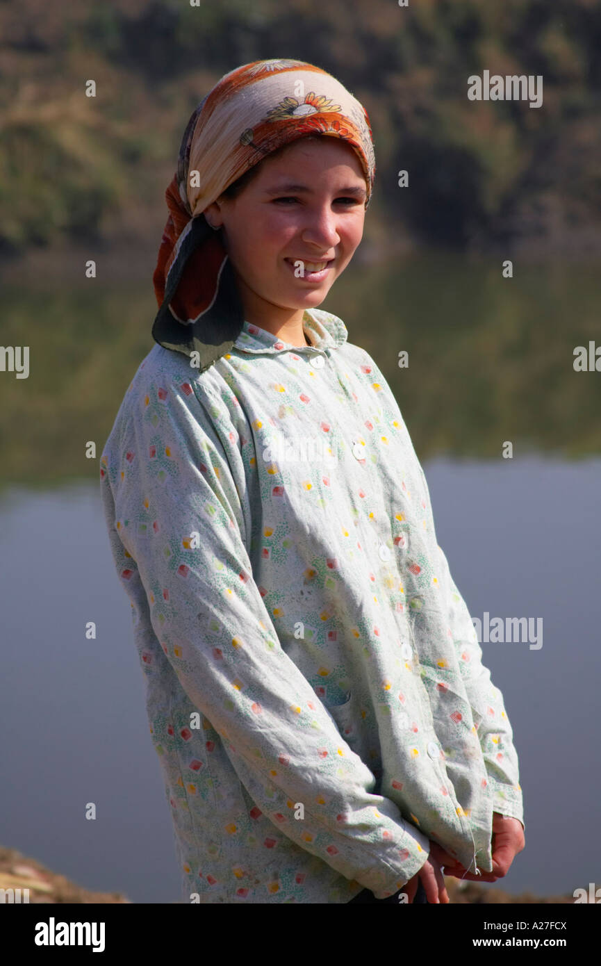 Giovane ragazza egiziano stava indossando un velo Foto Stock