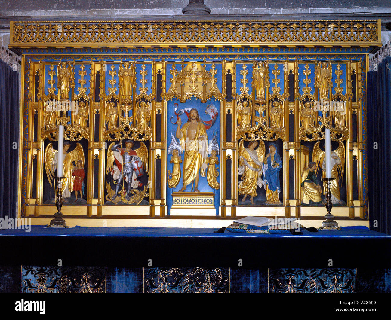 Salisbury Wiltshire, Inghilterra Cattedrale di Salisbury altare della cappella di San Michele Arcangelo Foto Stock