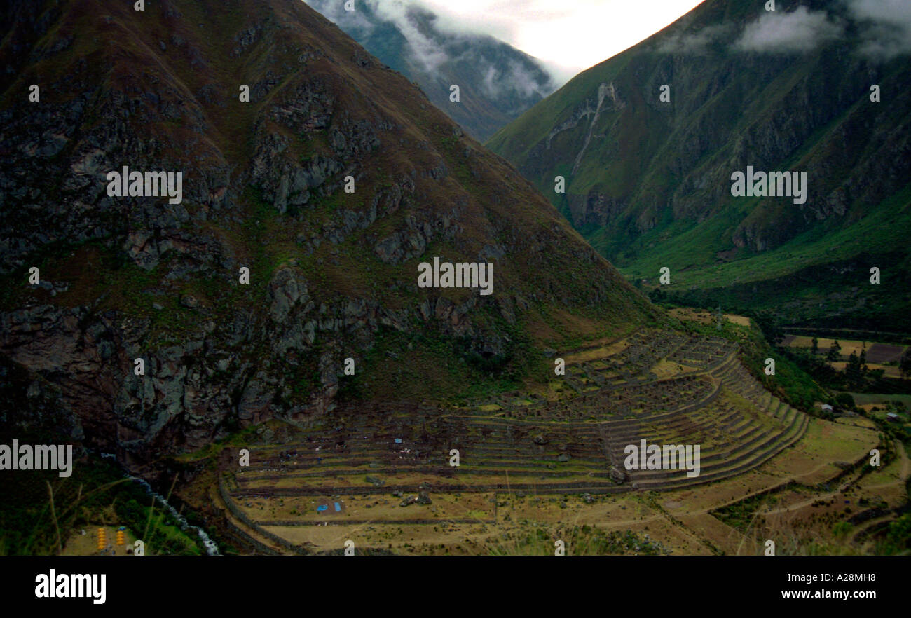 Rovine di Paucarcancha, la prima notte di campeggio sul Cammino Inca e Machu Picchu, Perù Foto Stock