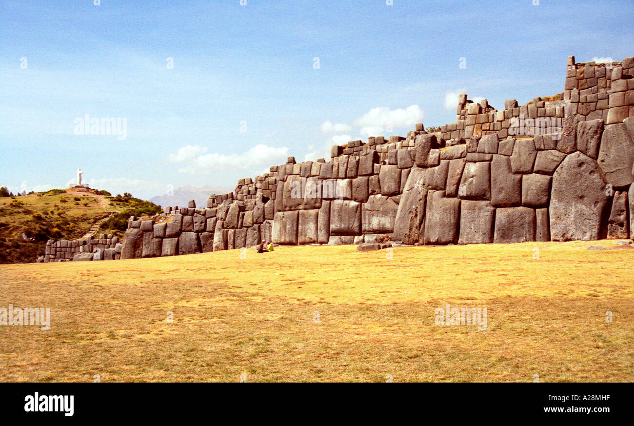 Sacsayhuaman Fort, le rovine Inca che si affaccia a Cuzco, Perù Foto Stock