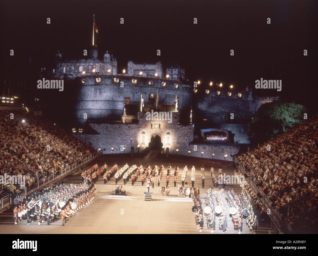Edinburgh Tattoo militare di notte, il Castello di Edimburgo, Edimburgo, Scozia, Regno Unito Foto Stock