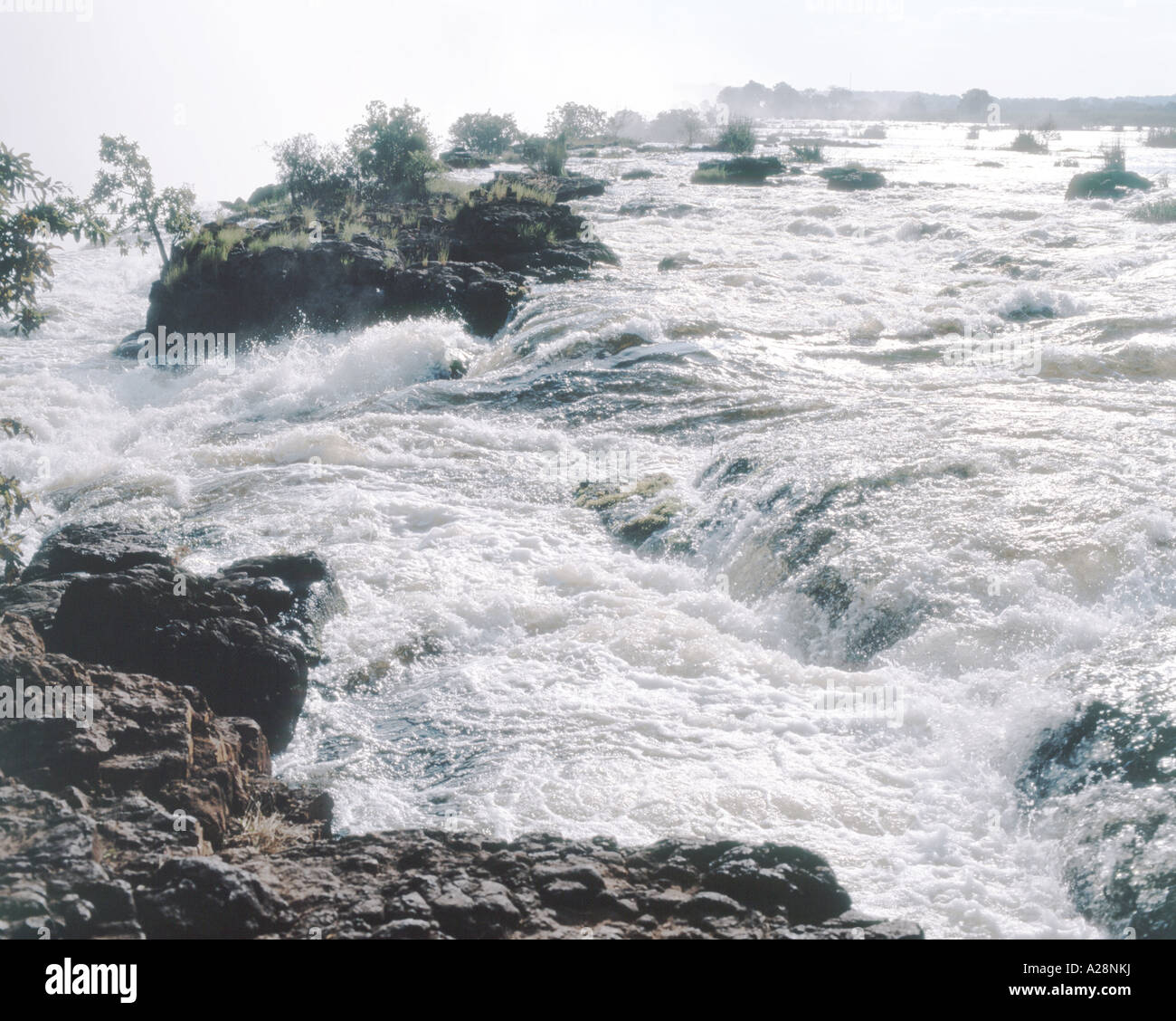 Bordo di cascate, Victoria Falls (Mosi-oa-Tunya), Livingstone, sud della provincia, Zambia Foto Stock