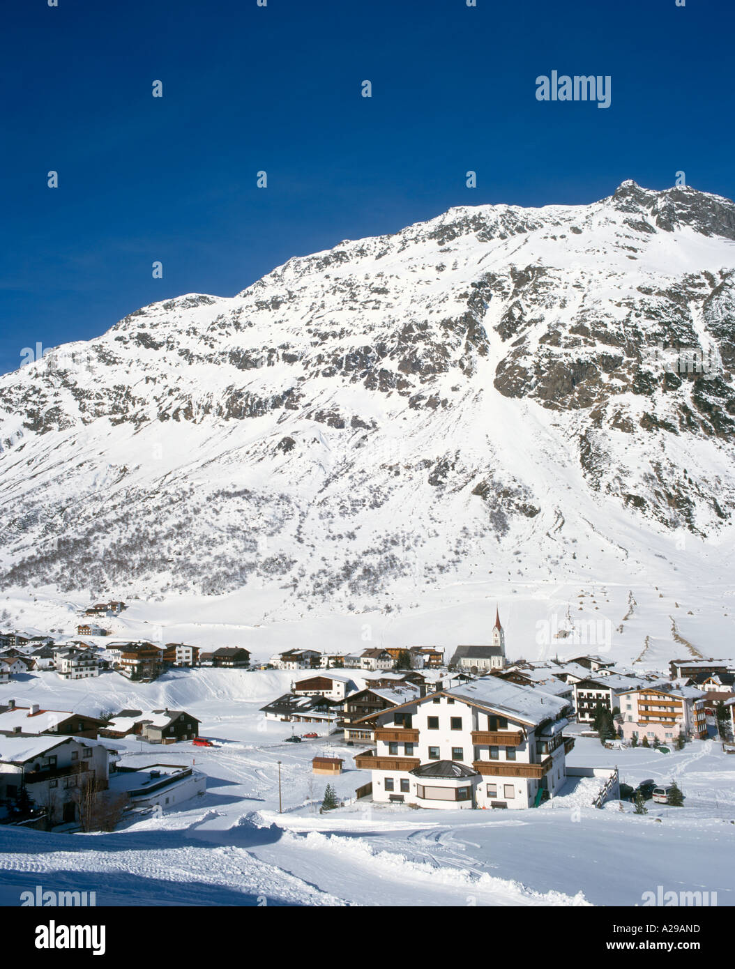 Vista sul resort, Galtur, Silvretta, Tirolo occidentale, Austria Foto Stock