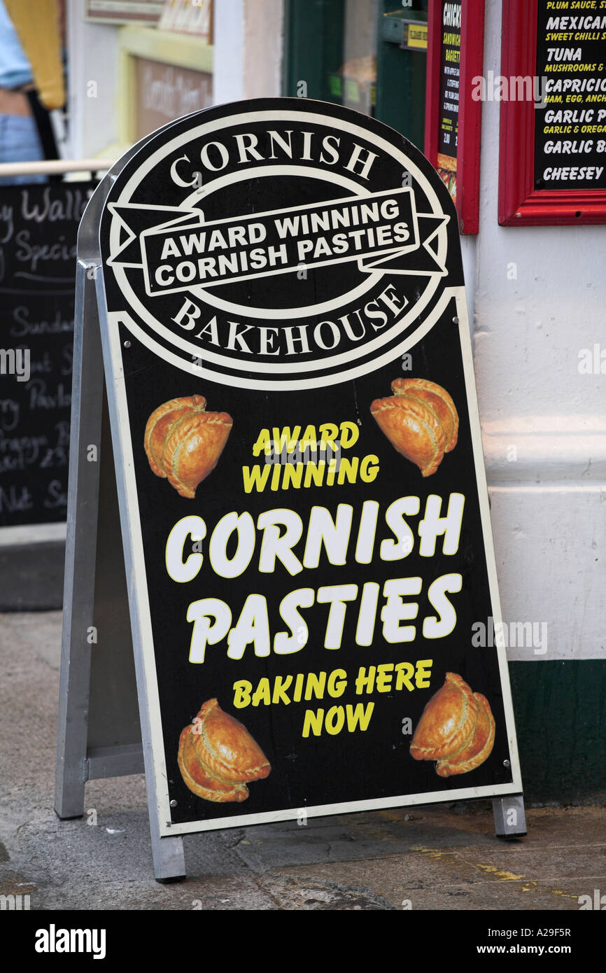 La pubblicità della scheda Cornish Pasties St Ives Harbour Cornovaglia 2006 Foto Stock