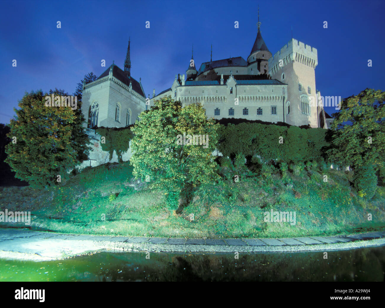 Castello di Bojnice della Slovacchia di notte 12 secolo Foto Stock