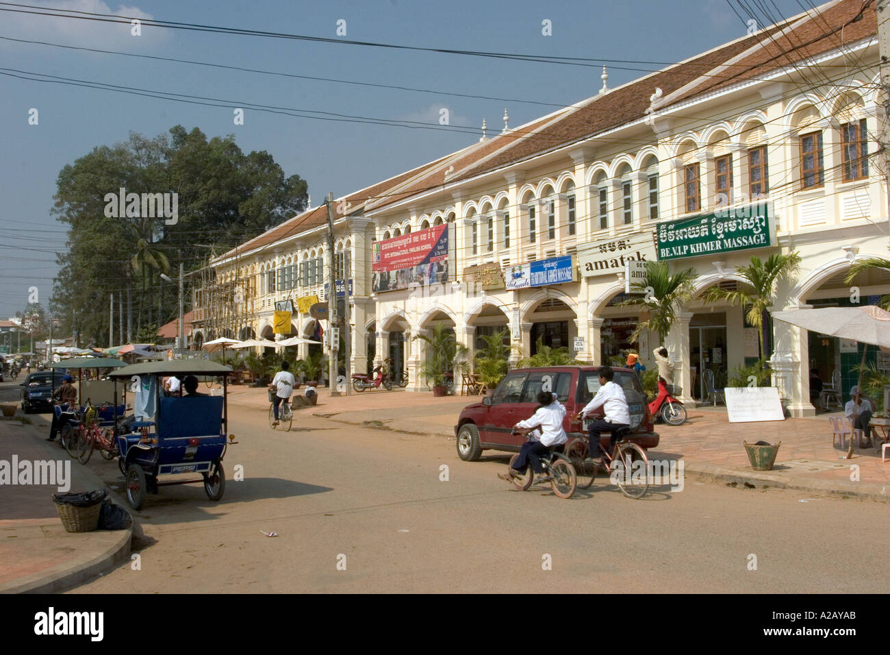 Cambogia Siem Reap restaurato in stile coloniale Francese shop case vicino al Psar Chaa mercato vecchio Foto Stock