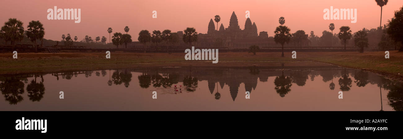 Cambogia Siem Reap Angkor Wat all'alba prima panoramica di sunrise Foto Stock