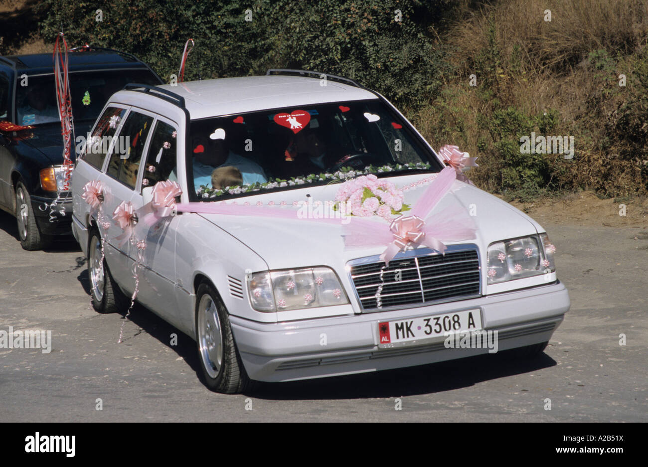 Festa di nozze in Mercedes nei pressi di Durazzo in Albania Foto stock -  Alamy