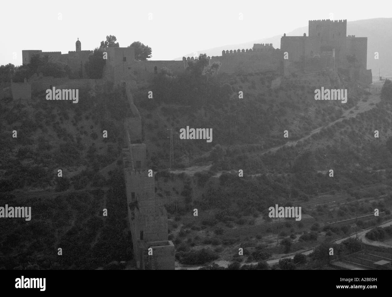 Vista panoramica della Alcazaba fortezza e muri Almeria Almeria Andalusia Andalucía España Spagna Iberia Europa Foto Stock