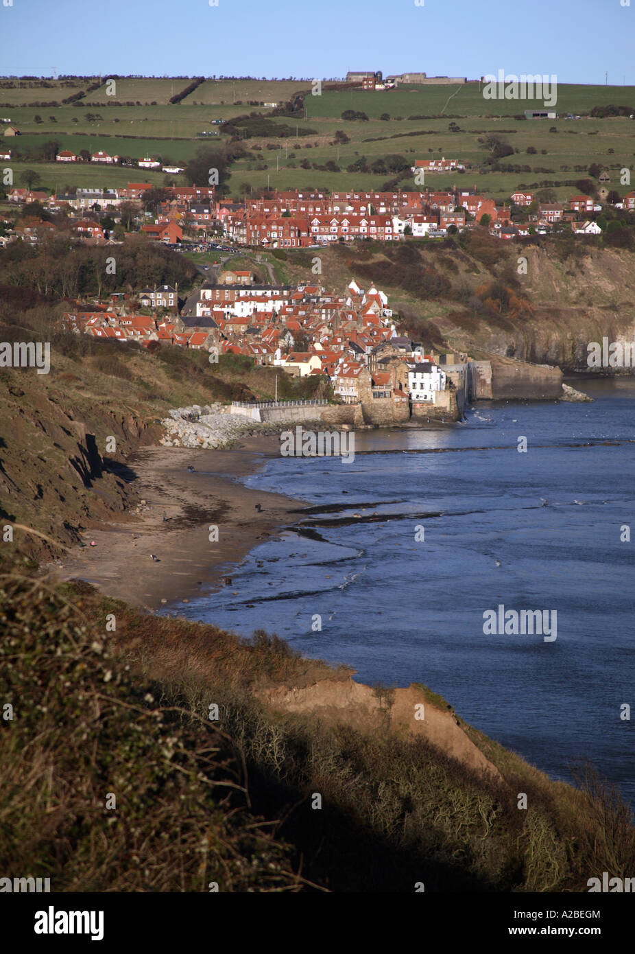 Robin Hood's Bay dal modo di Cleveland Foto Stock