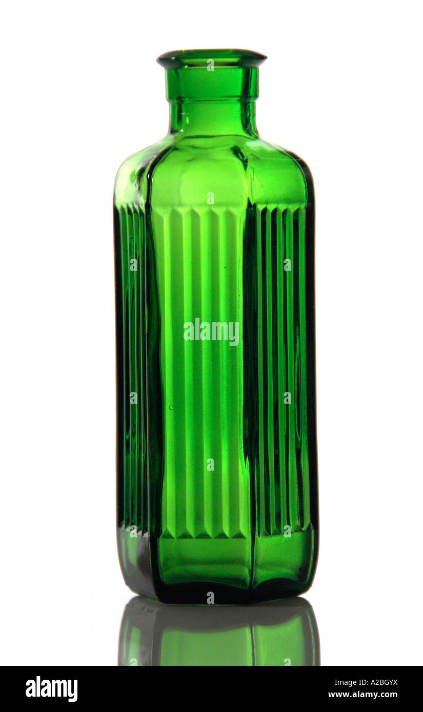 Vecchio stile vittoriano nervata in vetro verde bottiglia di veleno Foto Stock