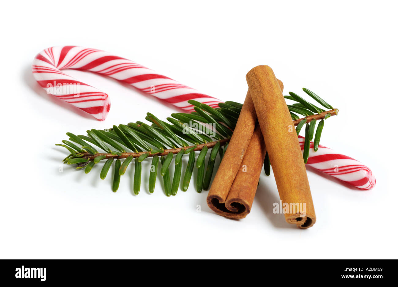 Profumi di Natale Candy Cane ramo di pino e bastoncini di cannella Foto Stock
