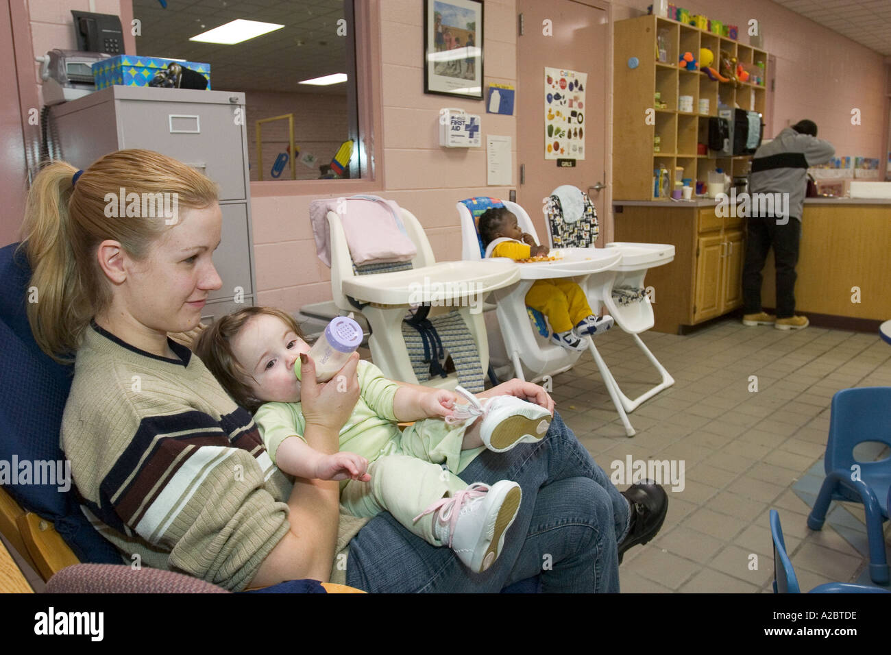 Prodotti per la cura del bambino a metodista unita comunità Casa Foto Stock