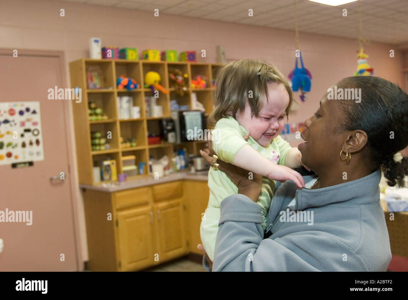 Prodotti per la cura del bambino a metodista unita comunità Casa Foto Stock