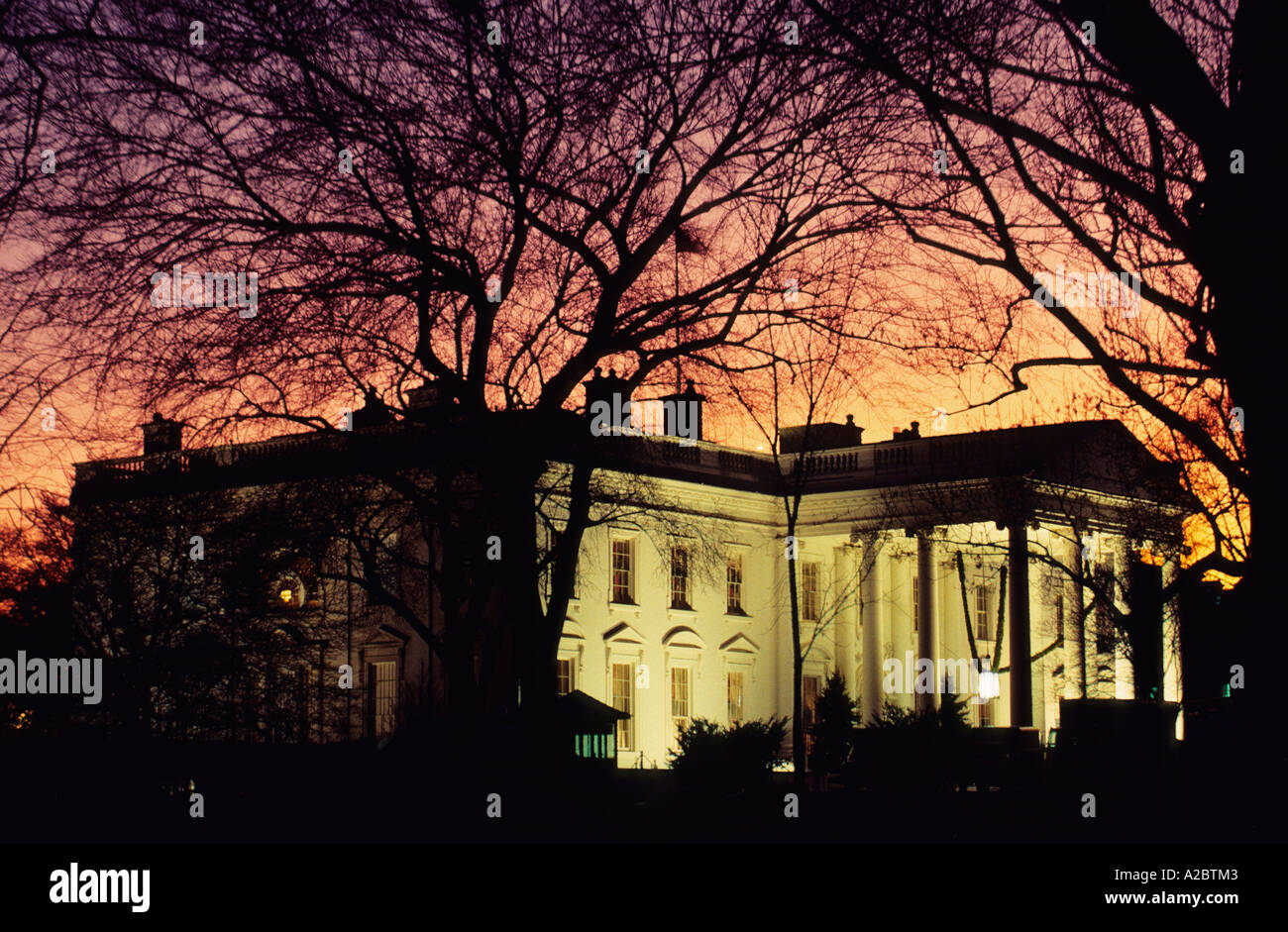 La Casa Bianca, Washington DC, notte. Residenza del Presidente degli Stati Uniti d'America sul National Mall. Portico nord. Nessuna gente. STATI UNITI Foto Stock